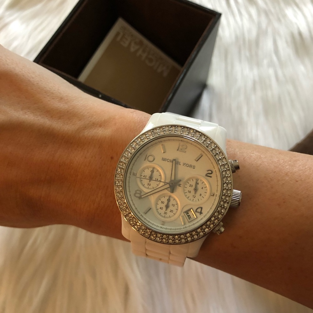 Authentic Michael Kors White Ceramic Watch - Picture 4 of 9